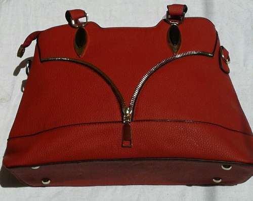 Design zip black handbag