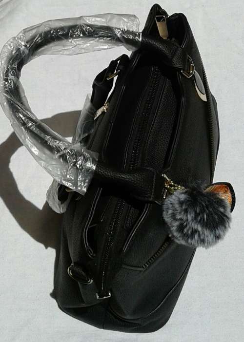 Design zip black handbag