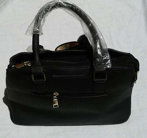 Design zip black handbag