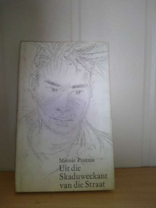 Uit die skaduweekant van die straat
