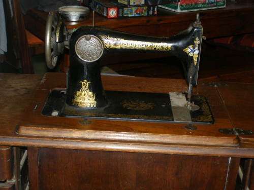 Rare Find! Vintage Singer 127K Sewing Machine 1934