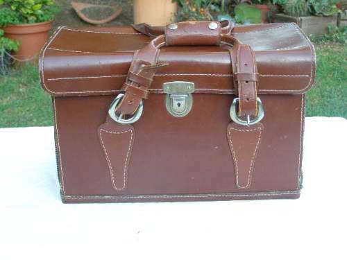 WOW! STUNNING VINTAGE LEATHER CAMERA CASE A PERFECT GIFT! JUST MAKE AN OFFER AND LET'S TALK