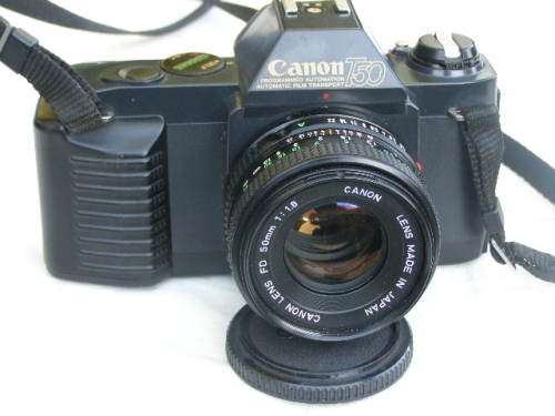 WOW! STUNNING VINTAGE CANON T50 35MM CAMERA! JUST MAKE AN OFFER!!