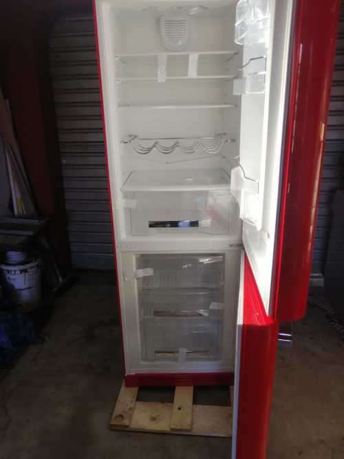 SMEG 50s style giant luxury fridge (HUGE DISCOUNT) FAB32RRD3
