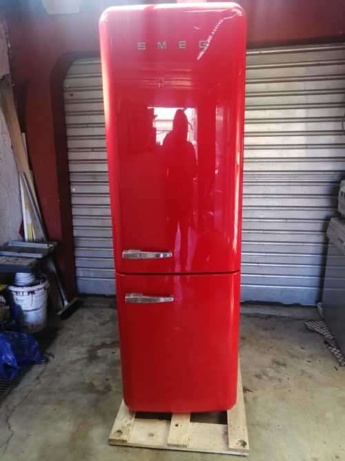 SMEG 50s style giant luxury fridge (HUGE DISCOUNT) FAB32RRD3