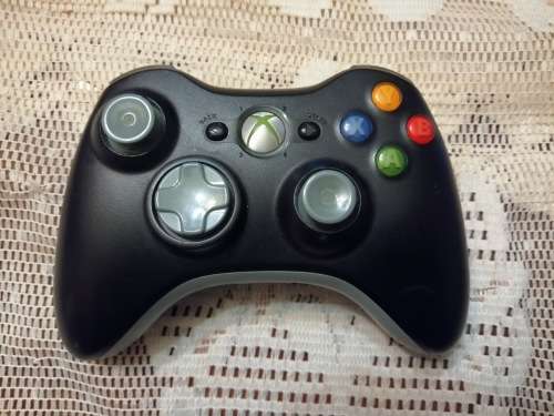 XBOX 360 wireless controller (no batteries)