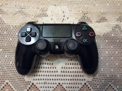 PS4 Dualshock 4 controller