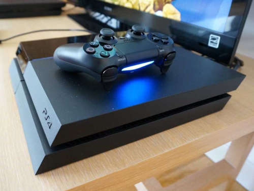PlayStation 4 (base) 1TB HDD + controller