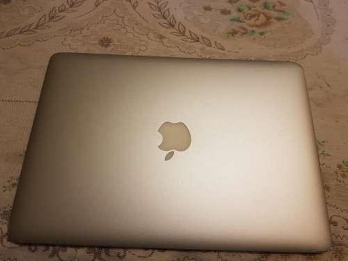 APPLE MacBook Air 13-inch | Core i5 1.7GHz | 4GB RAM | 256GB SSD FLASH