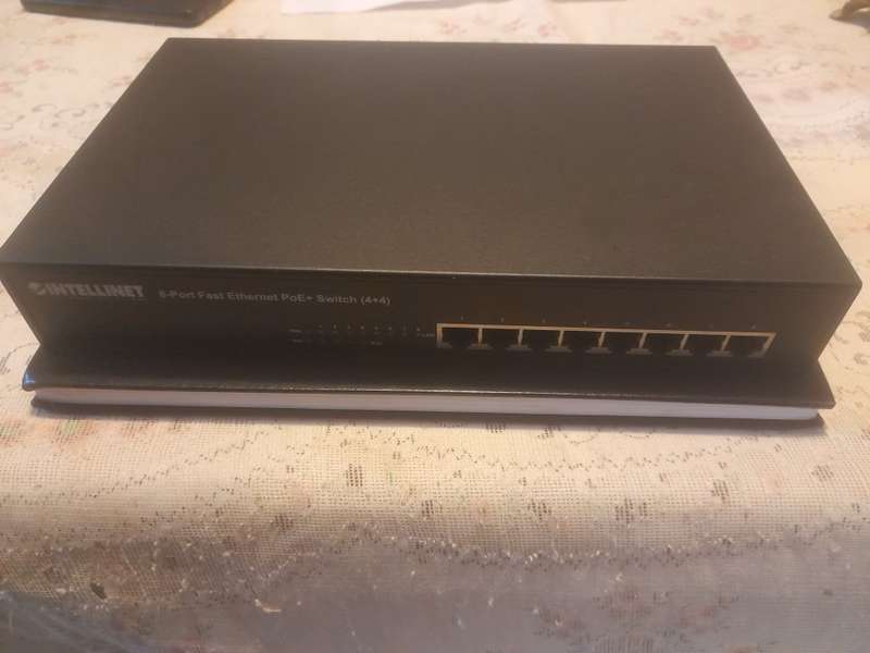INTELLINET 8 PORT PoE+ GIGABIT SWITCH | 4 PoE & 4 PoE+ | IEEE 802.3AT/AF