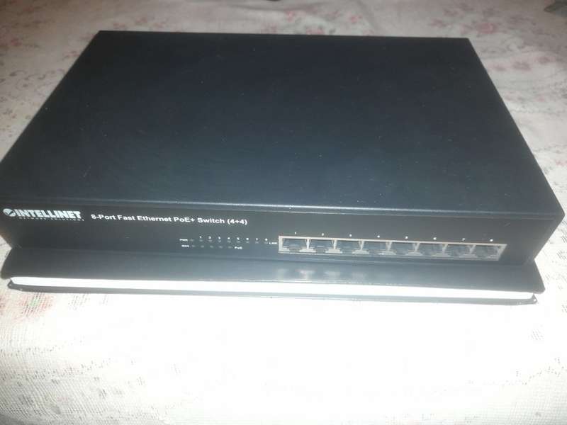 INTELLINET 8 PORT PoE+ GIGABIT SWITCH | 4 PoE & 4 PoE+ | IEEE 802.3AT/AF
