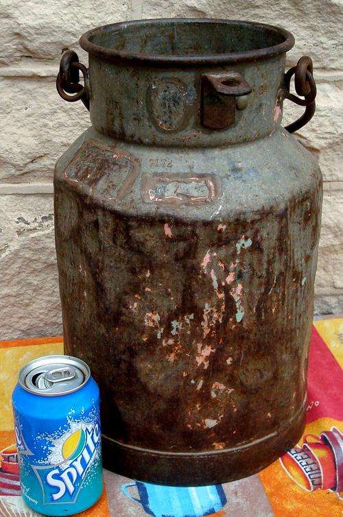 Vintage milk can without a lid.