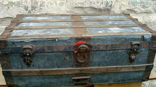ANTIQUE TIN AND OREGON SEAMAN'S TRUNK.