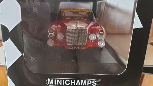 1:18 Mercedes Benz 300SEL