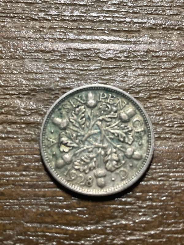 1928 *** King George sixpence ***  collectable condition, pictures don`t do the coin any justice