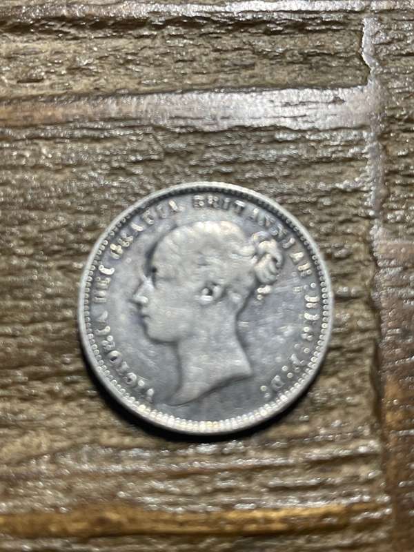 1873 Queen Victoria 6 pence silver *** coin definitely superior to the picture ** 150 year old coin