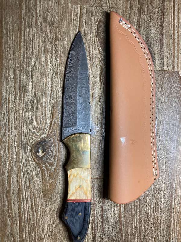 New Damascus hunting knife with leather sheath