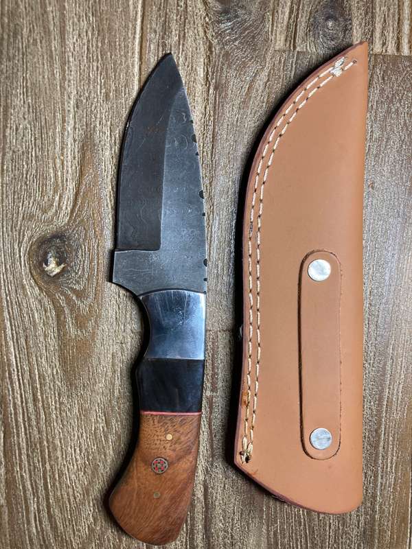 New Damascus hunting knife with leather sheath