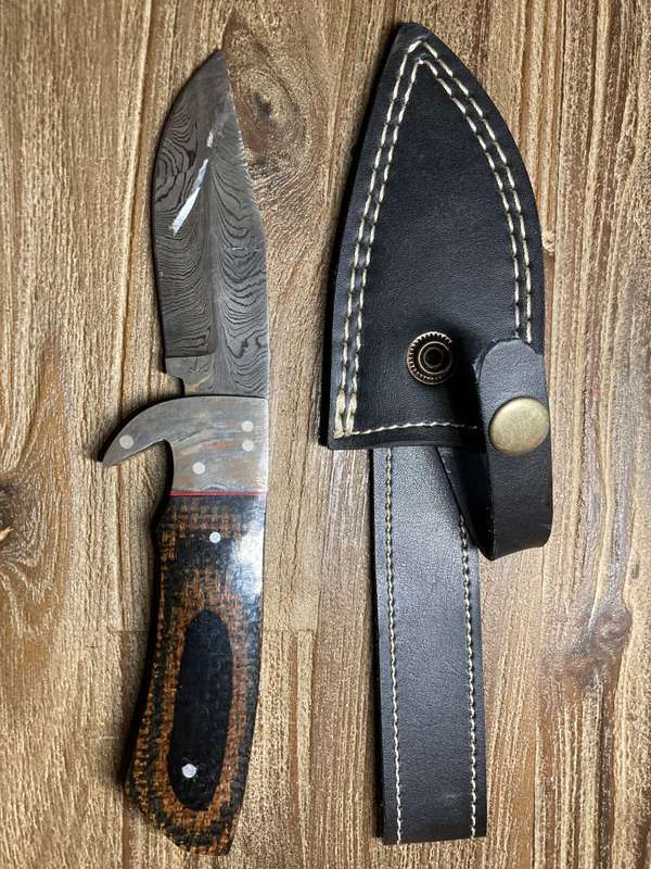 New Damascus hunting knife with leather sheath