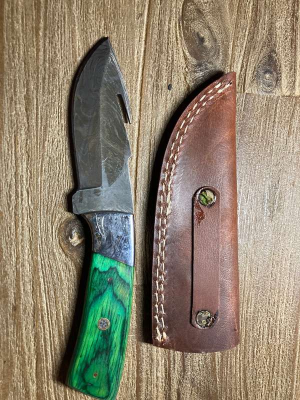 New Damascus hunting knife with leather sheath