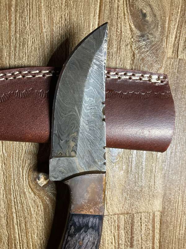 New Damascus hunting knife with leather sheath