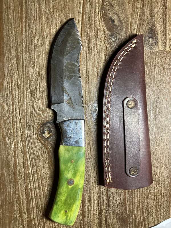 New Damascus hunting knife with leather sheath