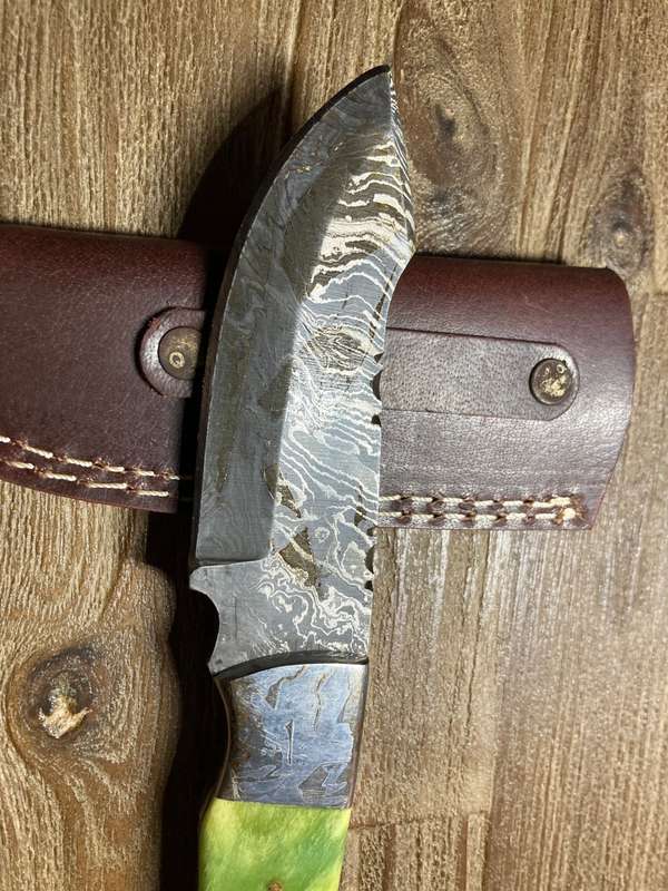 New Damascus hunting knife with leather sheath