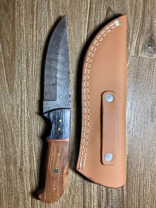 New Damascus hunting knife with leather sheath