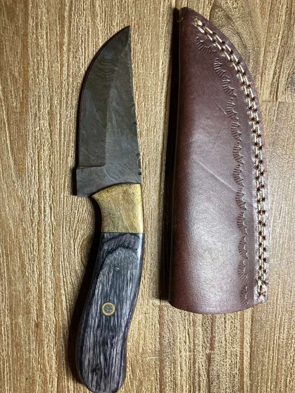 New Damascus hunting knife with leather sheath