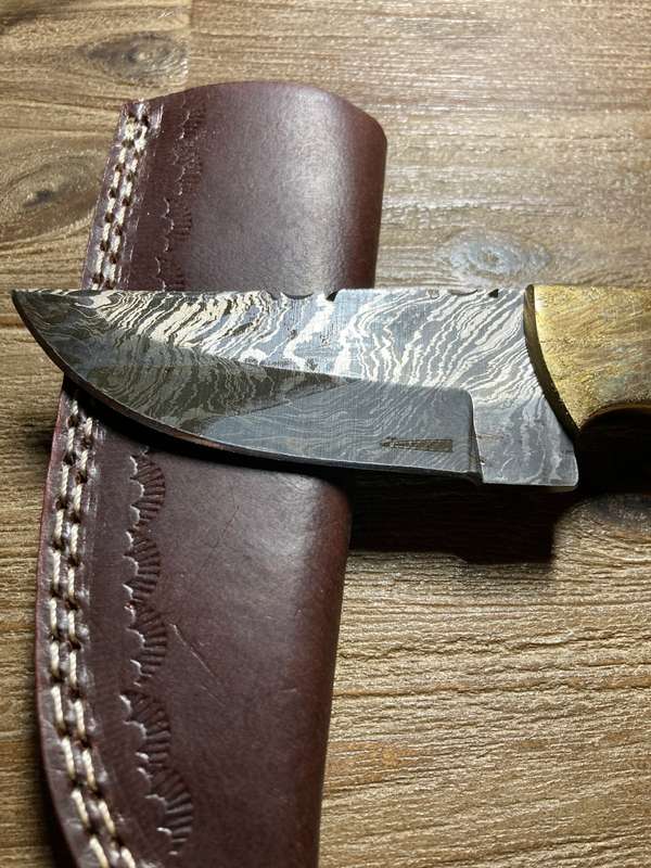 New Damascus hunting knife with leather sheath