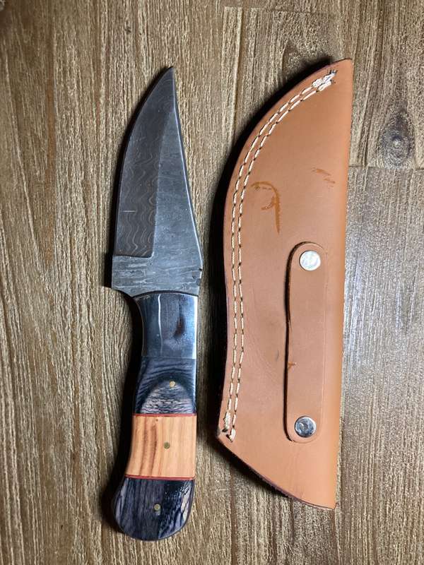 New Damascus hunting knife with leather sheath