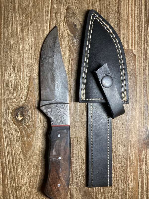 New Damascus hunting knife with leather sheath