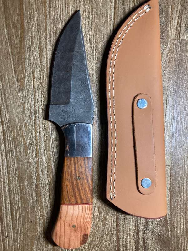 New Damascus hunting knife with leather sheath