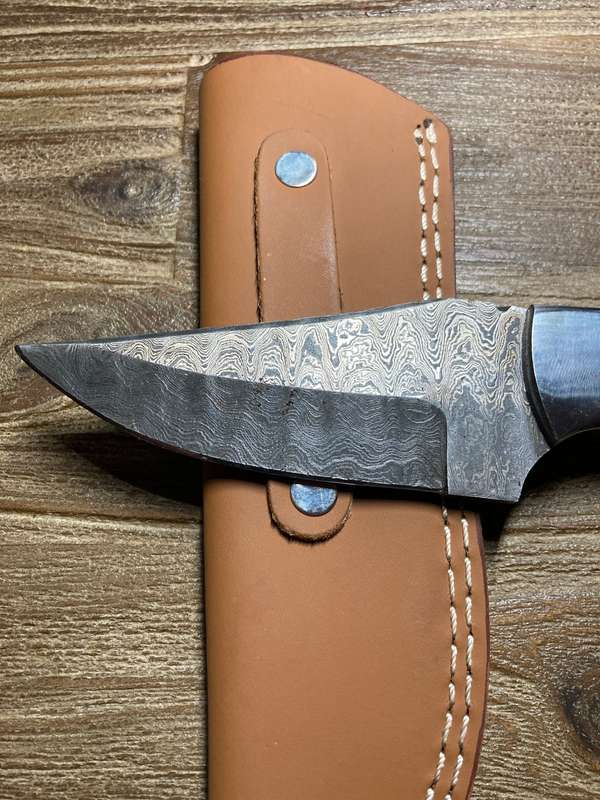 New Damascus hunting knife with leather sheath