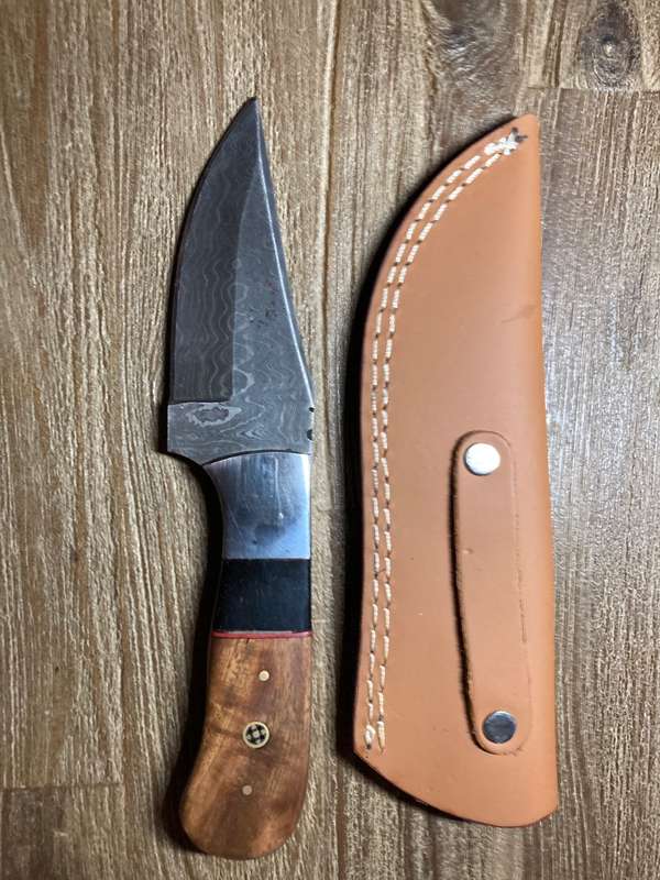 New Damascus hunting knife with leather sheath