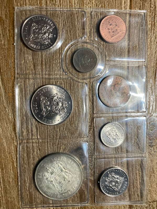 1974  *** uncirculated set * with silver R1