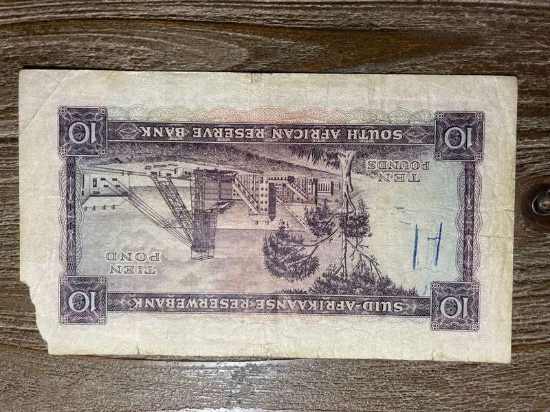 MH de Kock  *  10 pounds  *  third issue 1955  *  torn on lhs filler note