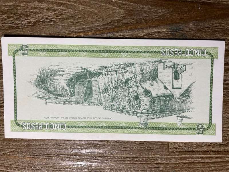 Cuba  *  5 peso   *  fantastic condition  *  unc
