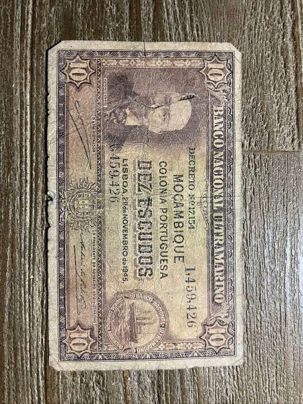 Mocambique  *  10 escudos  *  Wartime 1945 issue  *  decent note
