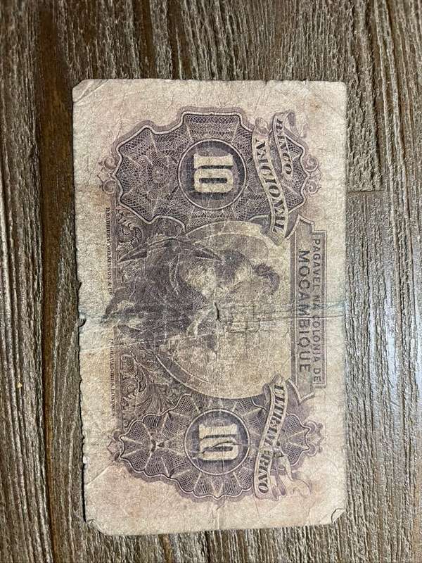 Mocambique  *  10 escudos  *  Wartime 1945 issue  *  decent note