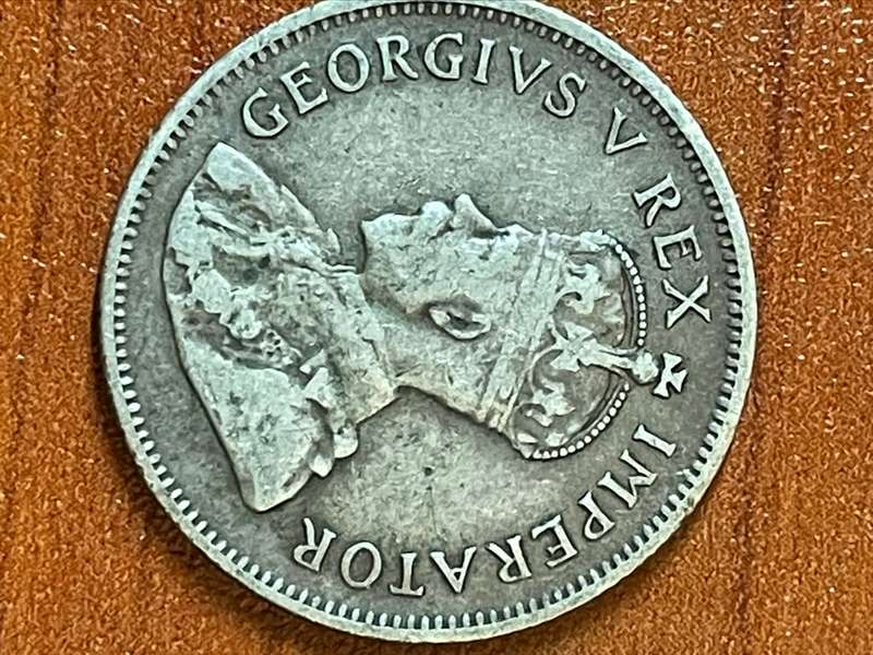 1932 *** Shilling *** VF- filler coin