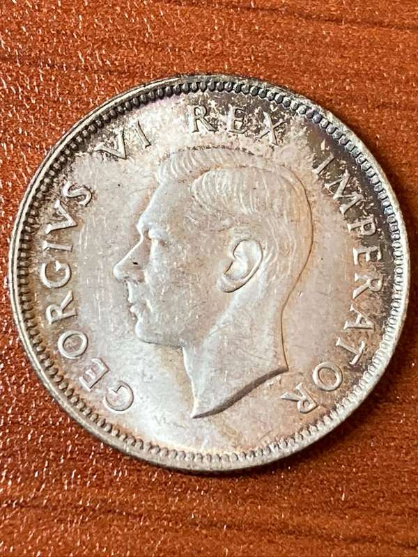 1943 *** Shilling *** stunning coin with great details