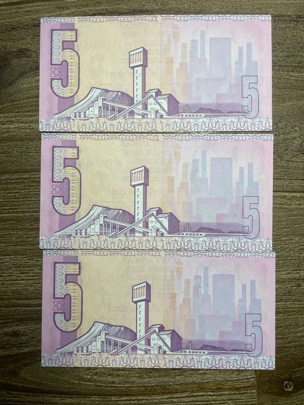 GHC de Kock *** R5 ***1989 3rd issue *** 3 consecutive notes note paper clip marking
