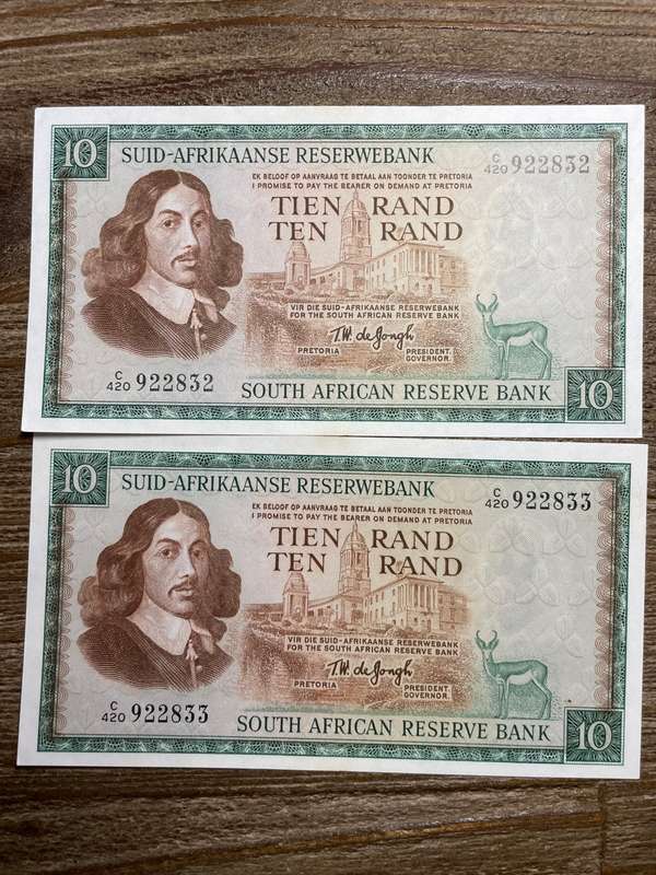 De Jongh *** R10 *** 1975 third issue *** 2 great consecutive notes