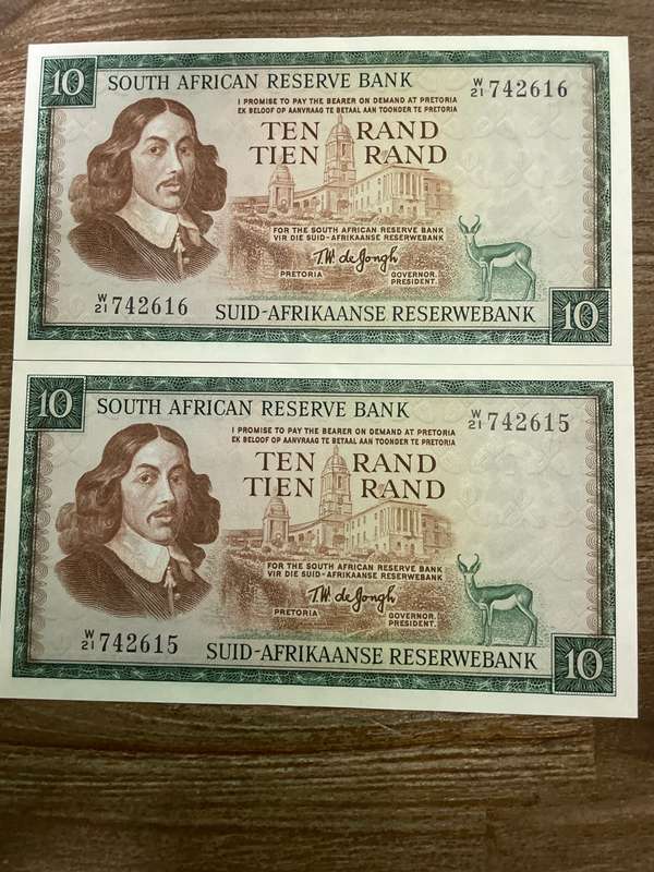 De Jongh *** R10 *** 1976 third issue *** 2 replacement consecutive notes, scarce