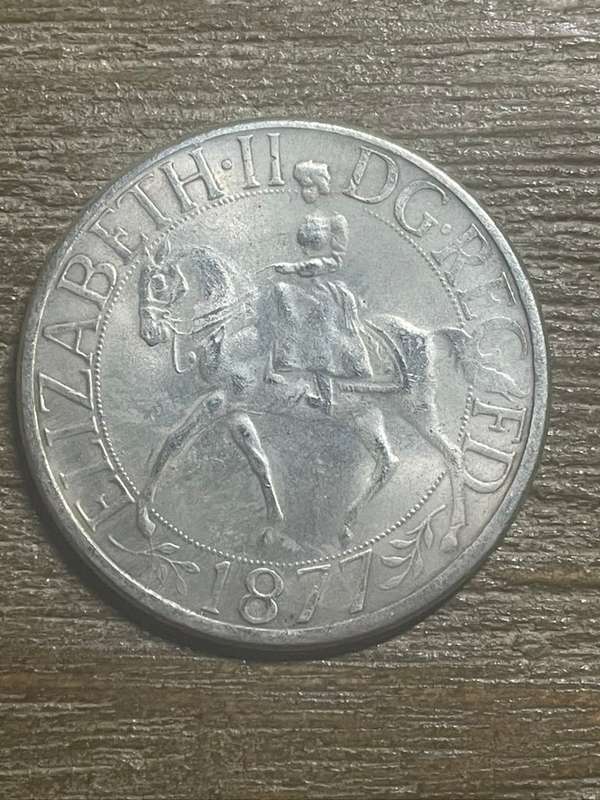 1877 *** Elizabeth II crown *** Imitation Crown not silver