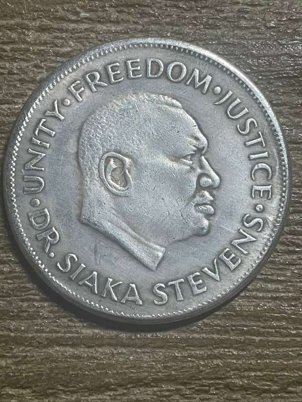 1 Leon 1974 *** Sierra Leon *** Imitation Crown not silver