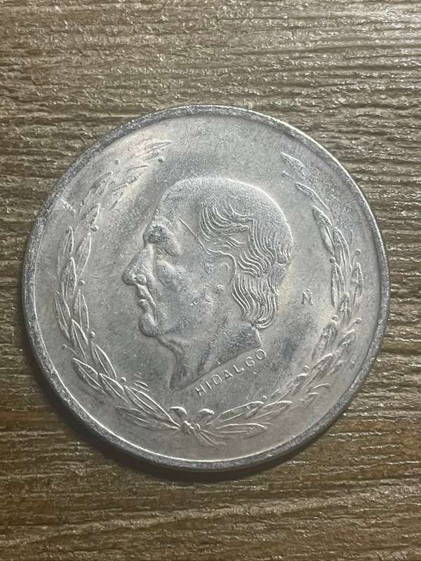 1951 *** Mexicanos Cinco Peso *** Imitation Crown not silver