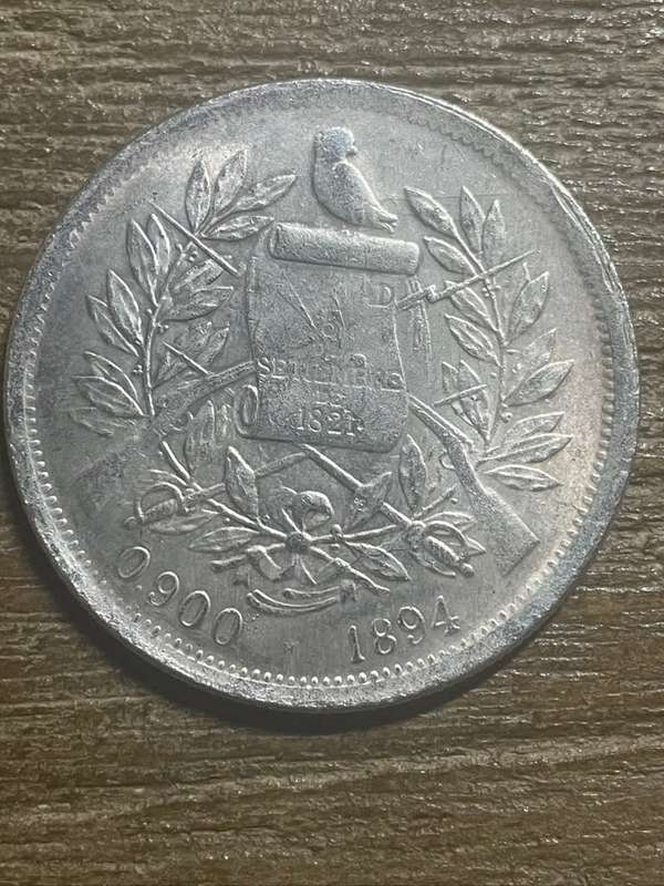 1894 *** Guatamala un peso *** Imitation Crown not silver