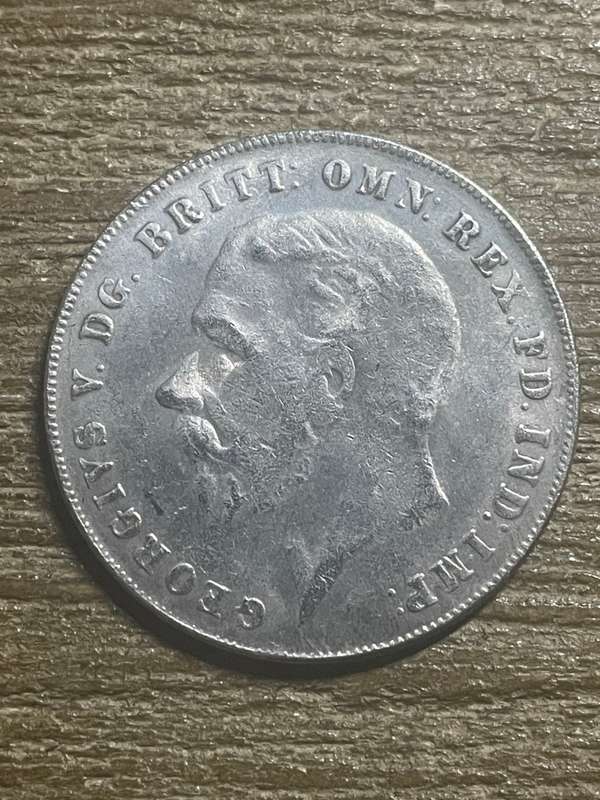 1935 *** Crown  *** Imitation Crown not silver